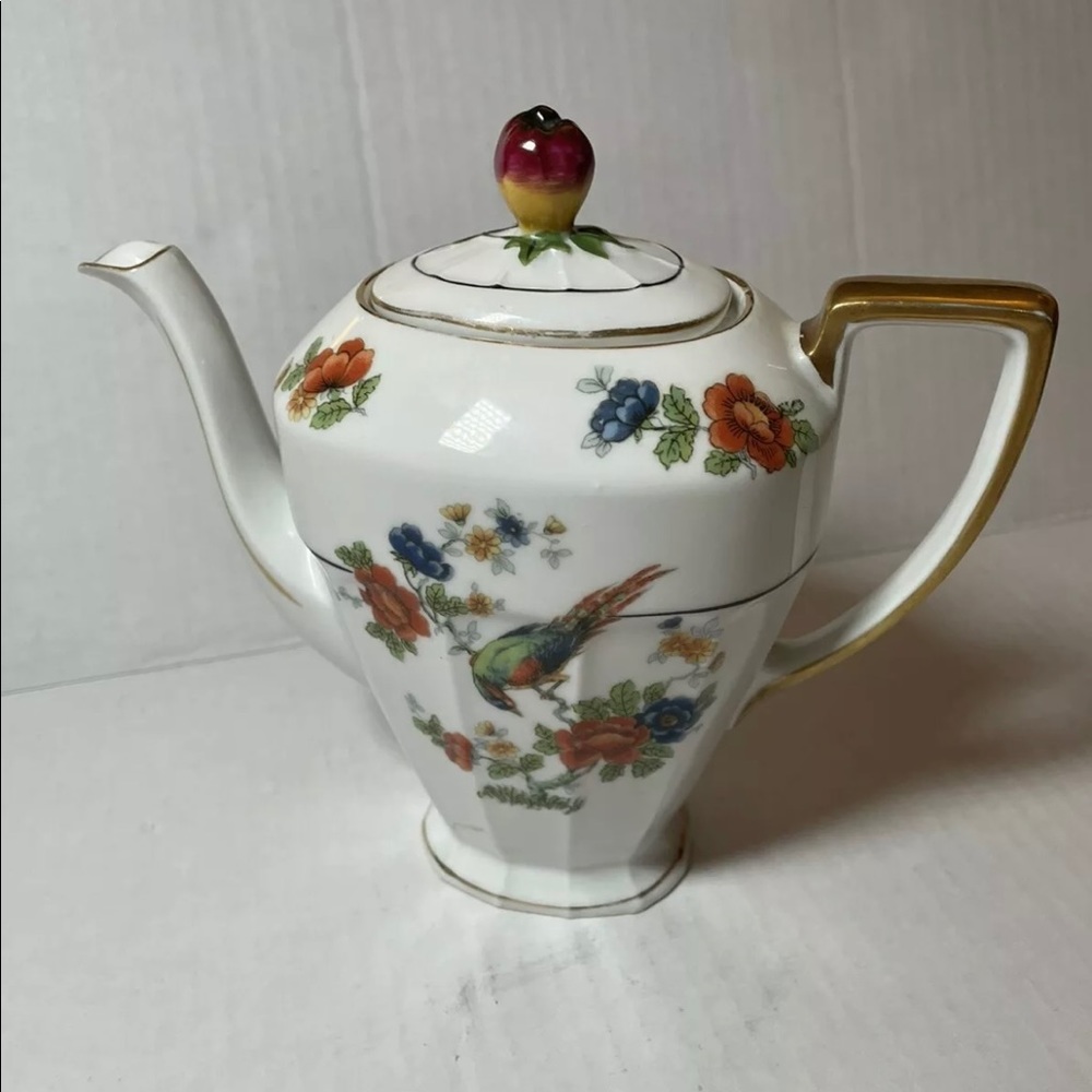 Victoria China Czechoslovakia porcelain small teapot 68